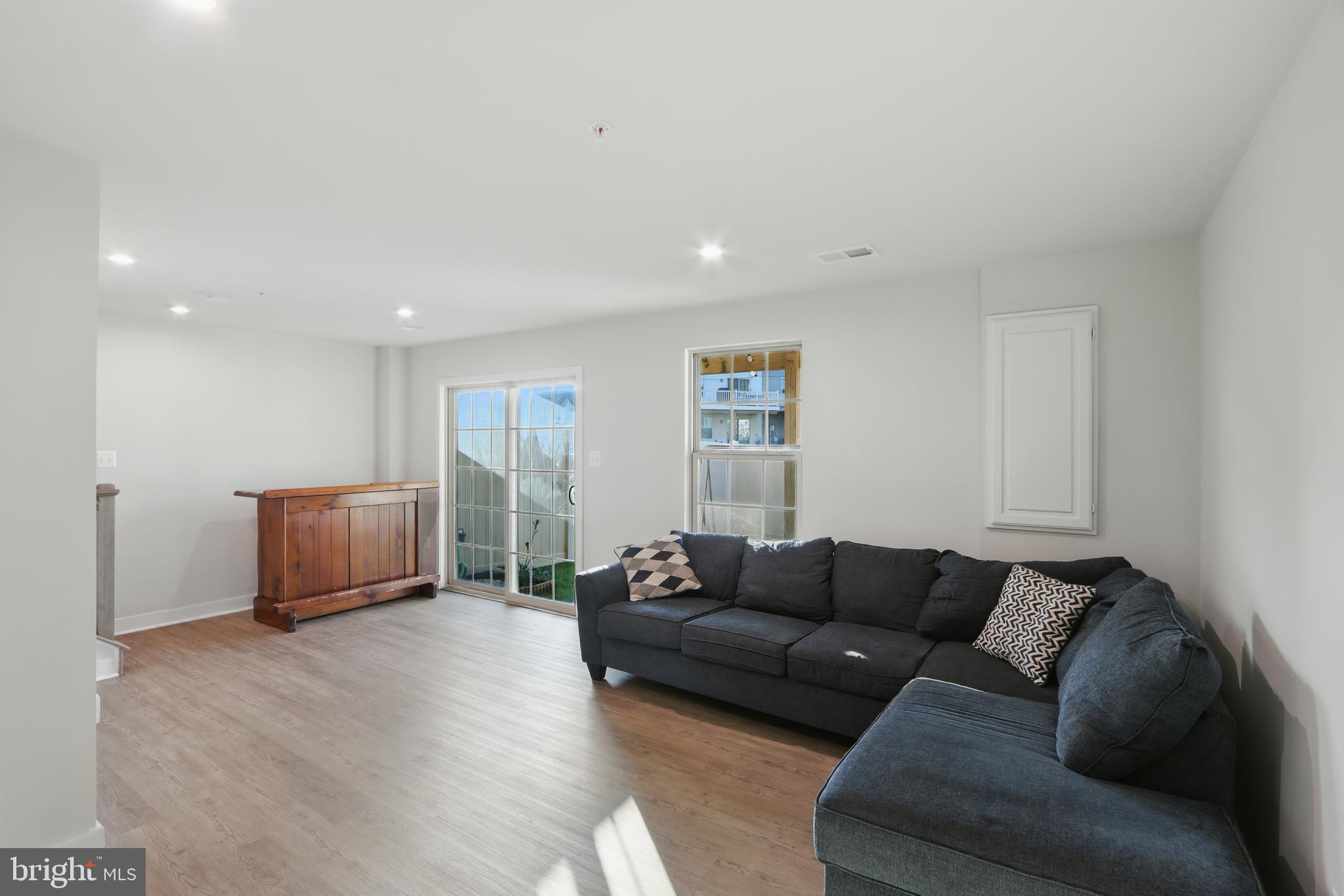 LAKE LINGANORE - Residential