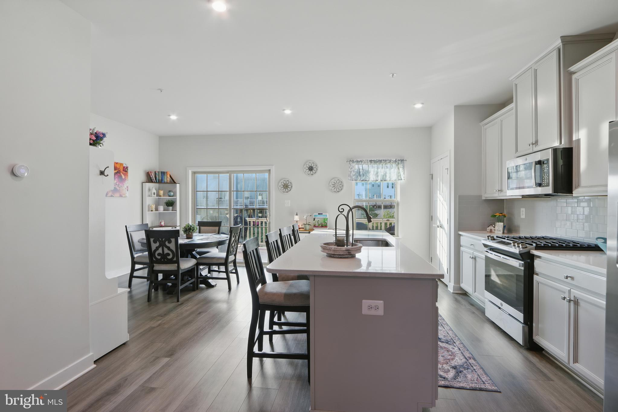 LAKE LINGANORE - Residential