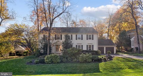 Photo of 9304 Sprinklewood Lane, POTOMAC, MD 20854 (MLS # MDMC2206754)