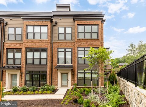 Townhouse For Rent - 5530 Topaz Lane<br/> Montgomery County, BETHESDA, MD 20816