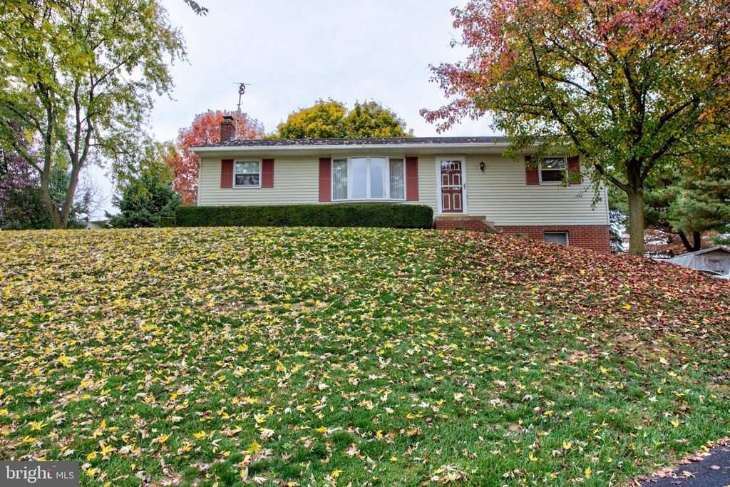 Photo of 545 DOE RUN RD, LITITZ, PA 17543 (MLS # PALA2027272)