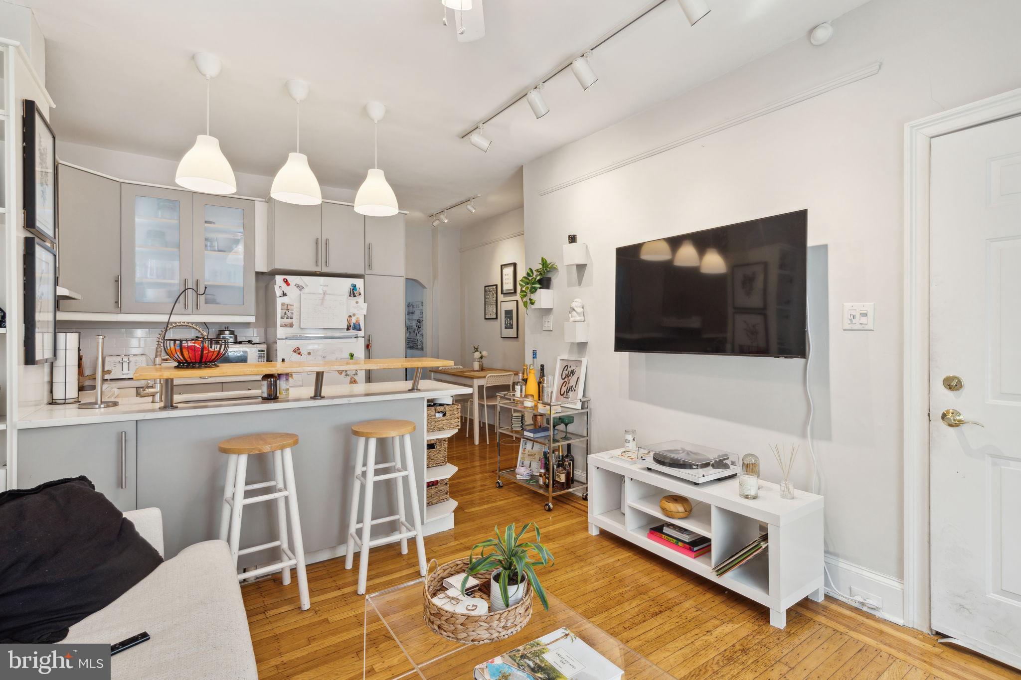 Welcome to 3715 Calumet #1, the perfect mixture of classic charm, modern amenities and a great location! Upon entering the spacious unit you will notice the open living area with an abundance of natural sunlight and will be greeted by the state-of-the-art kitchen. Complete with brand-new stainless steel appliances, flawless quartz countertops and ample cabinetry. Further, you will find the full bedroom with a fully renovated bathroom. This unit is also complete with your own in-unit laundry for convenience and a shared outdoor patio. No pets allowed. Don't miss your chance, schedule your showing today!
Tenants are responsible for the following utilities:
Water
Electric
Gas
Internet
Text the listing agent for a video tour!