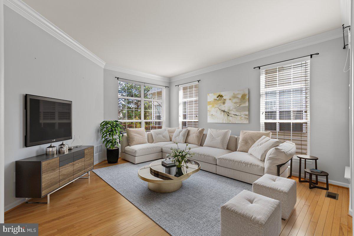8341 TILLETT LOOP