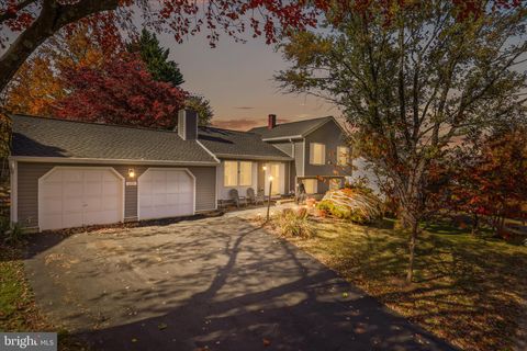 207 N LAURA ANNE DRIVE STERLING VA 20164