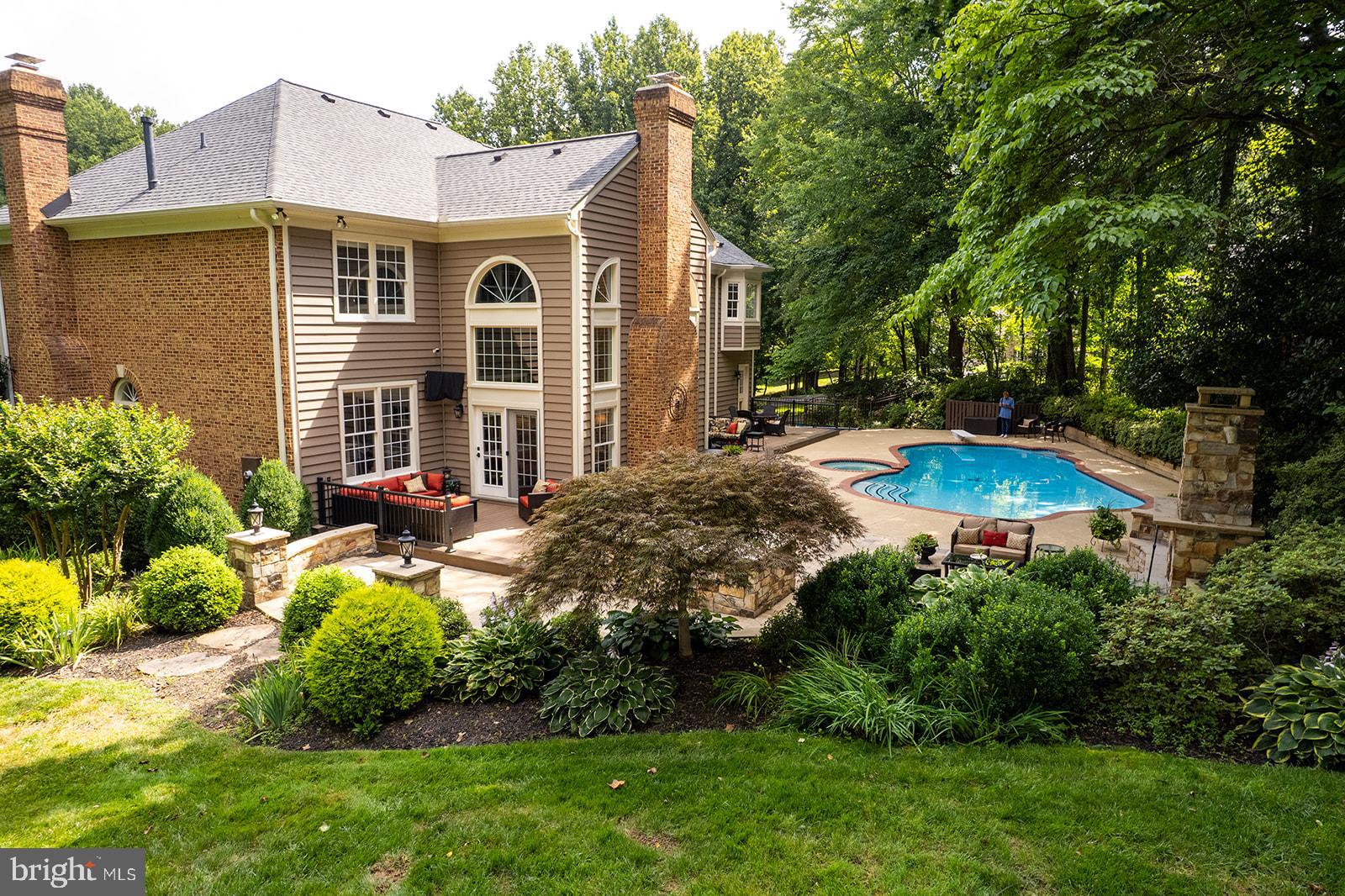 FOX DEN ESTATES - Residential