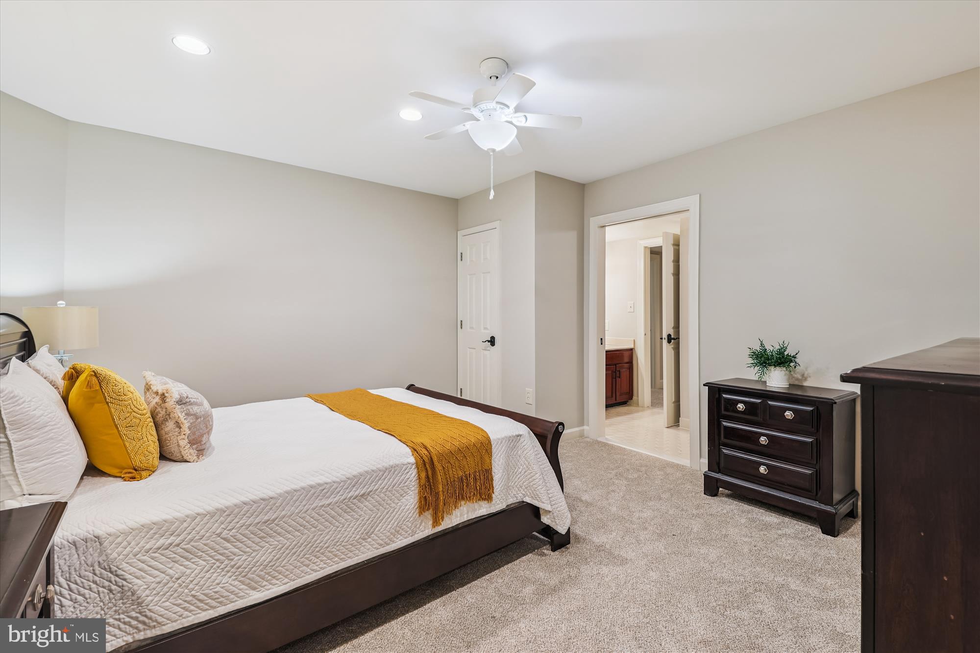 FOX DEN ESTATES - Residential