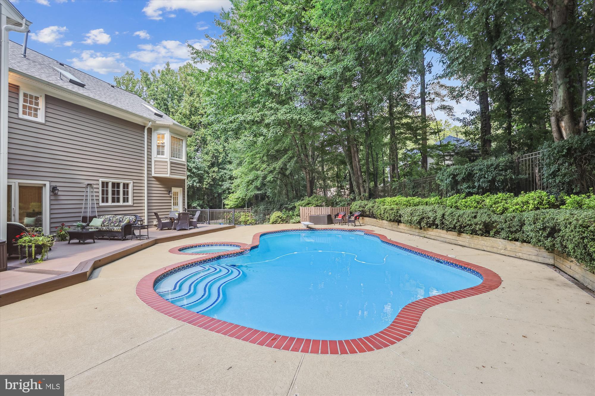 FOX DEN ESTATES - Residential