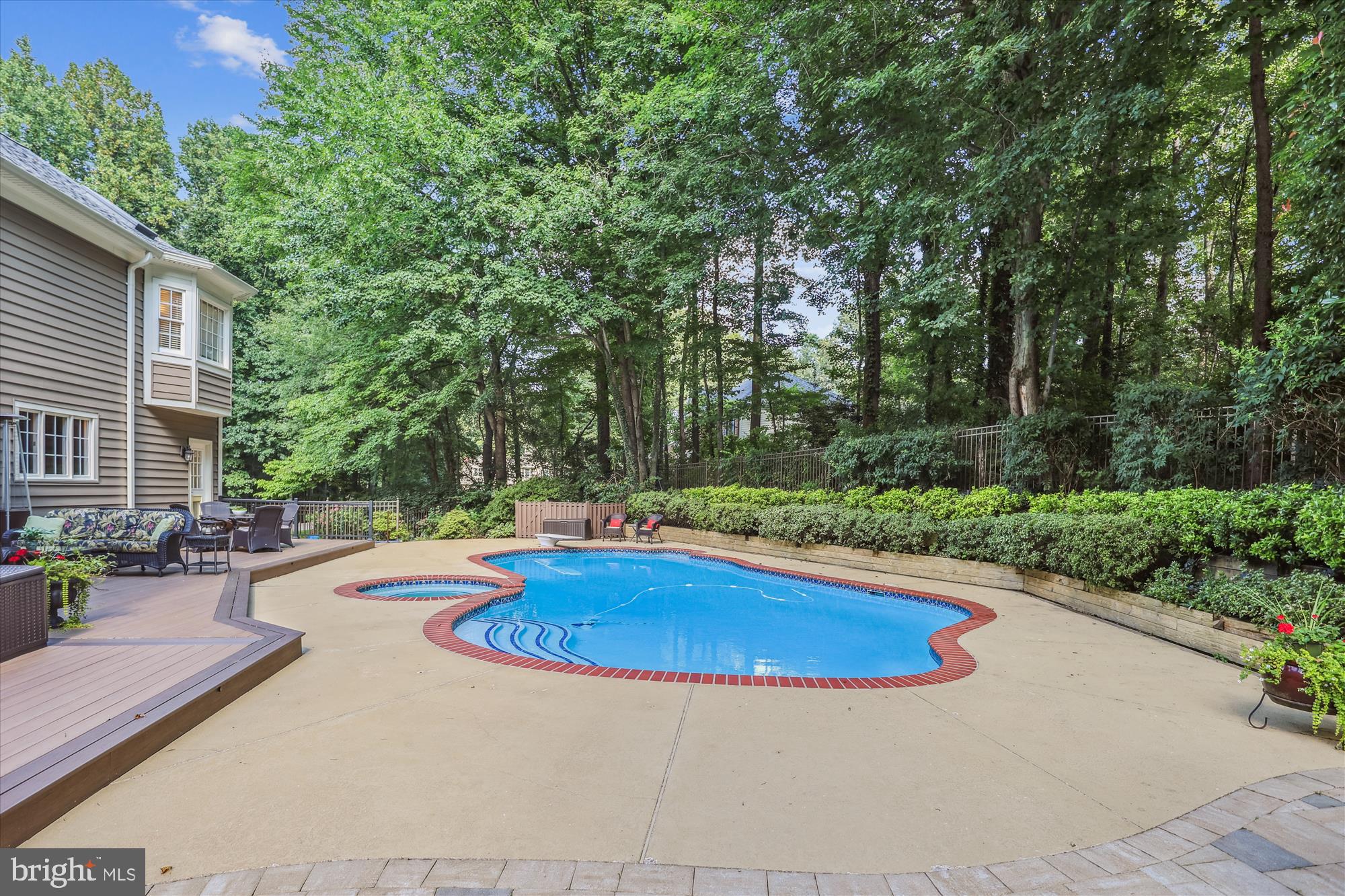 FOX DEN ESTATES - Residential