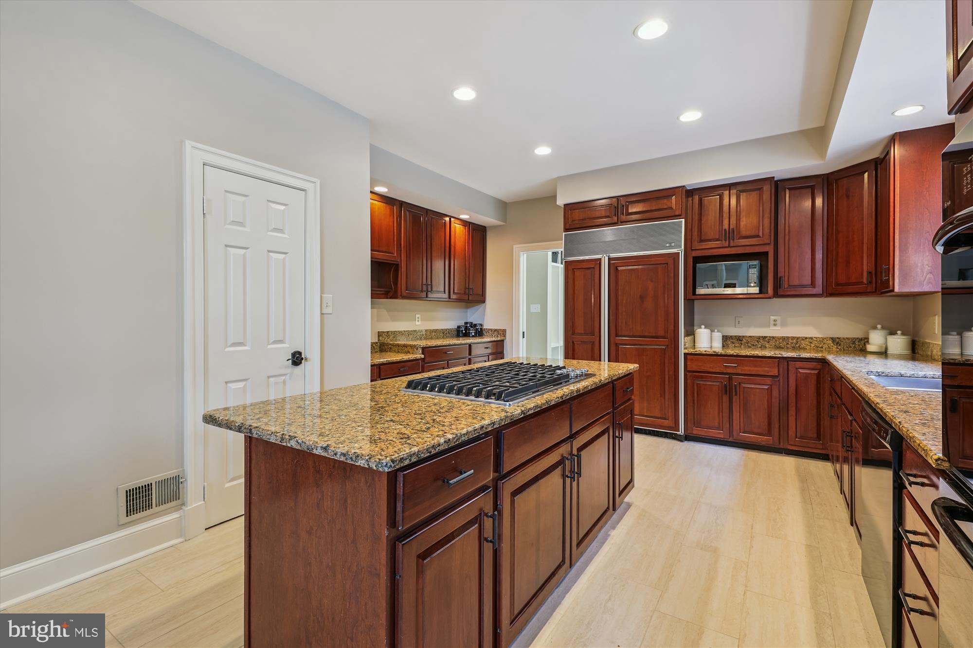 FOX DEN ESTATES - Residential