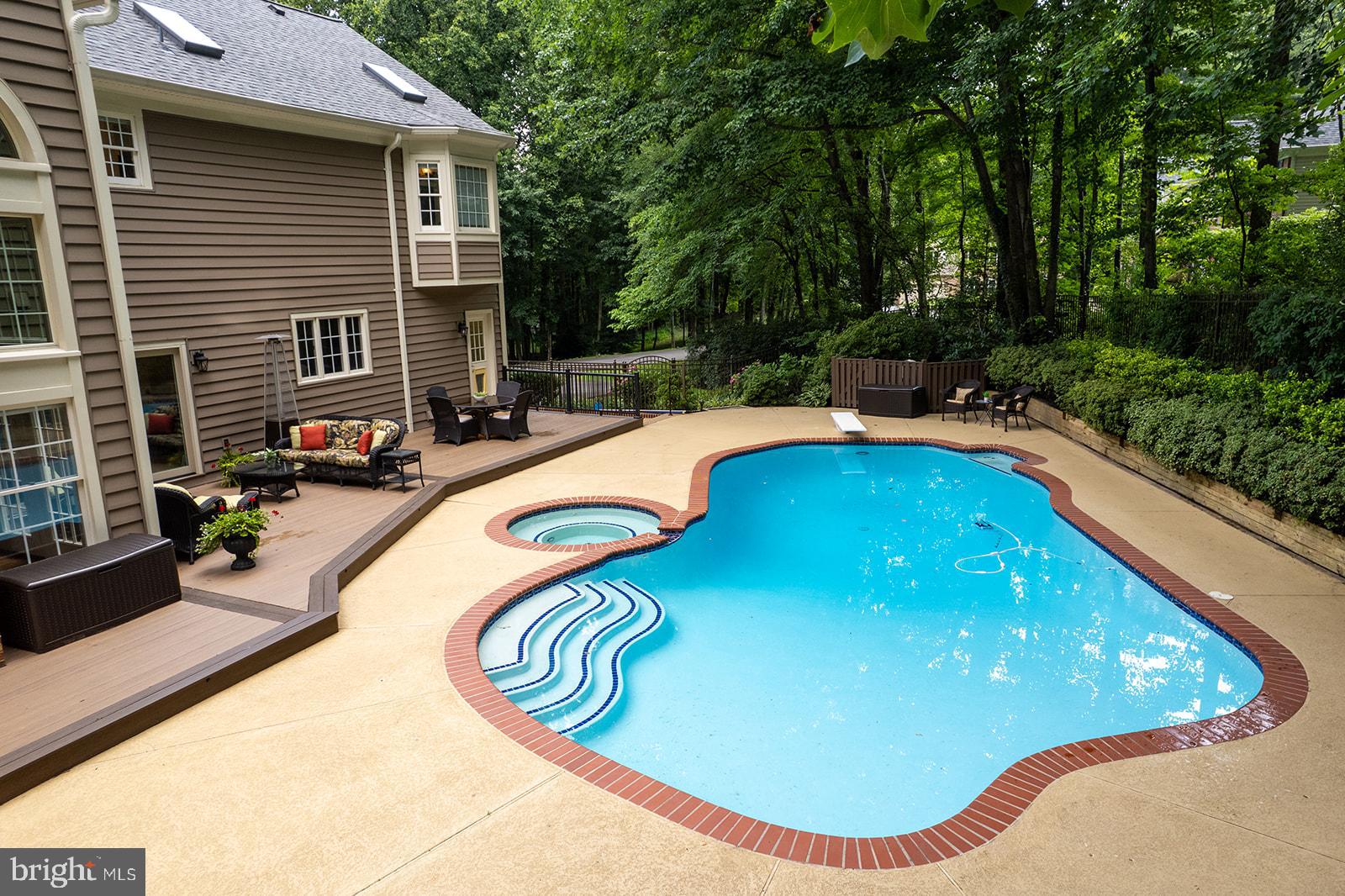 FOX DEN ESTATES - Residential