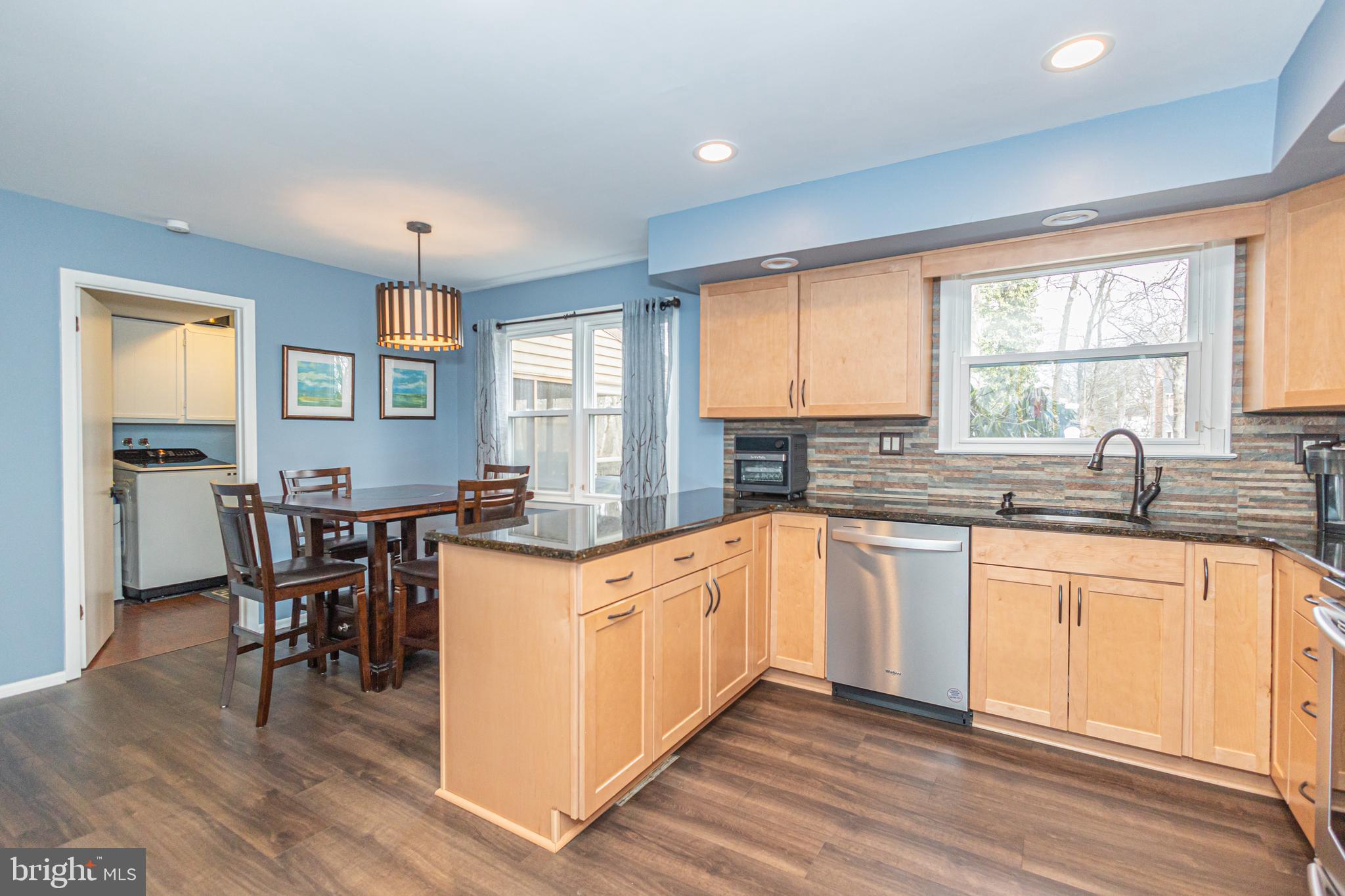 1092 GLEN OAK DRIVE