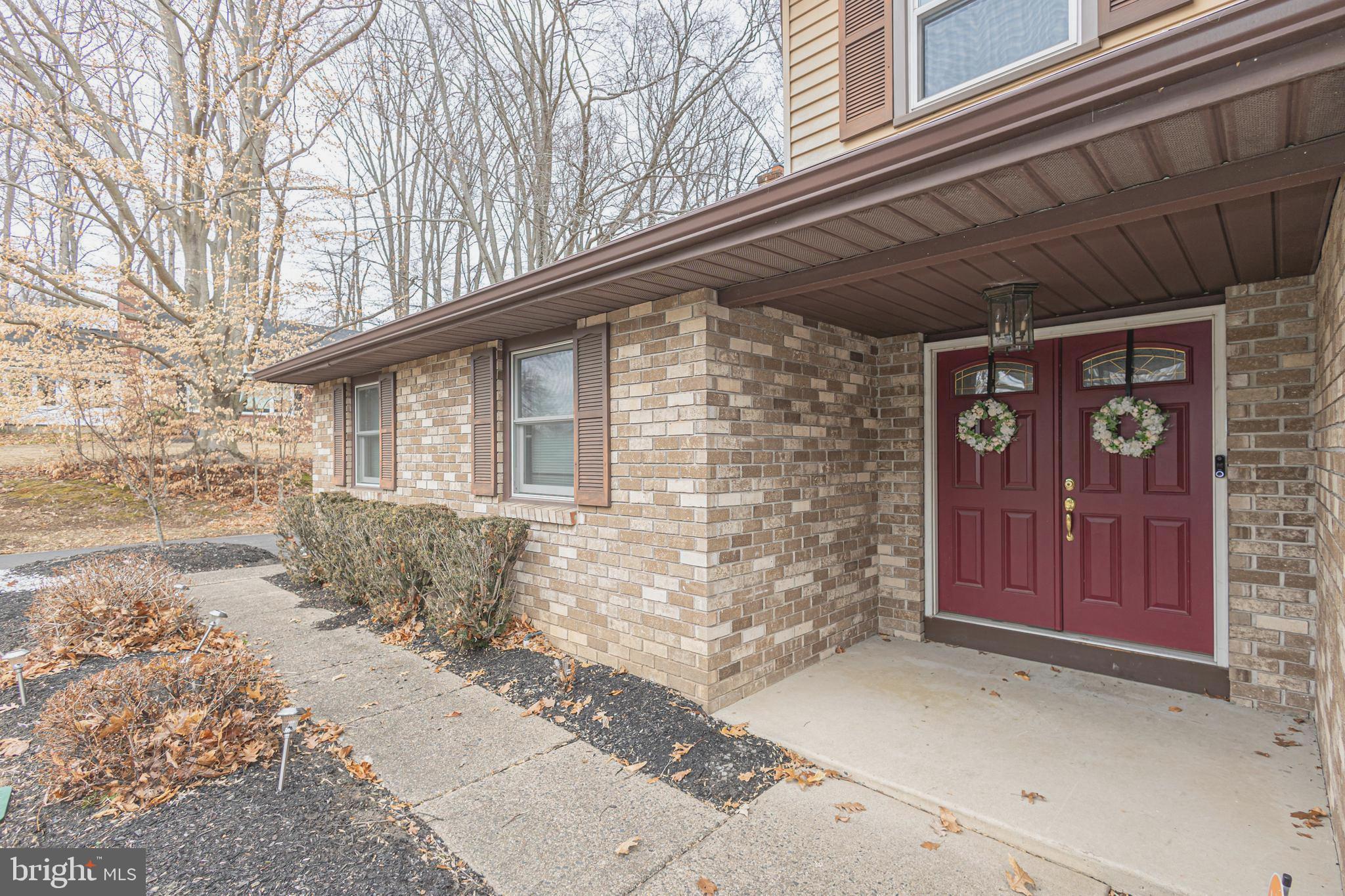 1092 GLEN OAK DRIVE