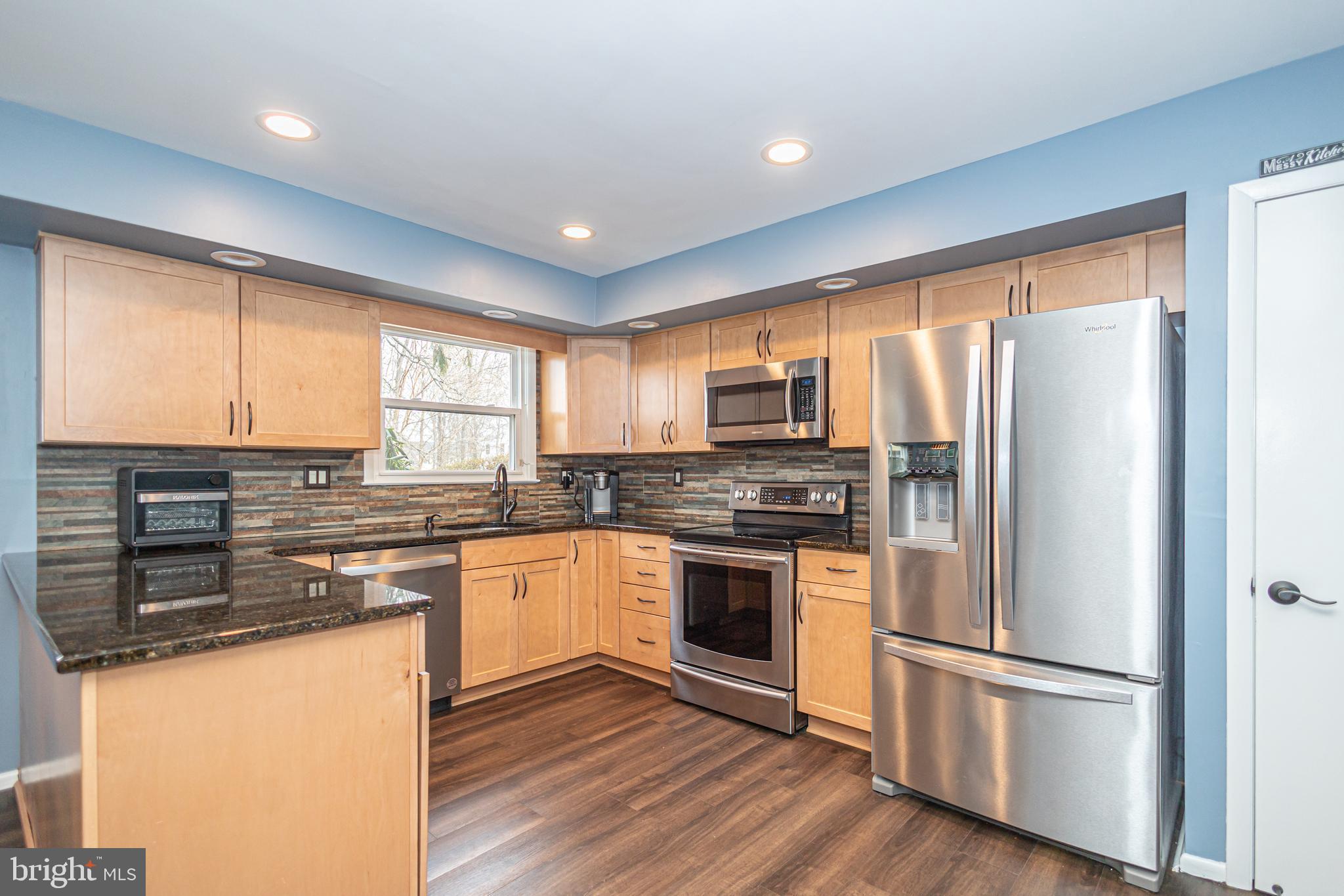 1092 GLEN OAK DRIVE