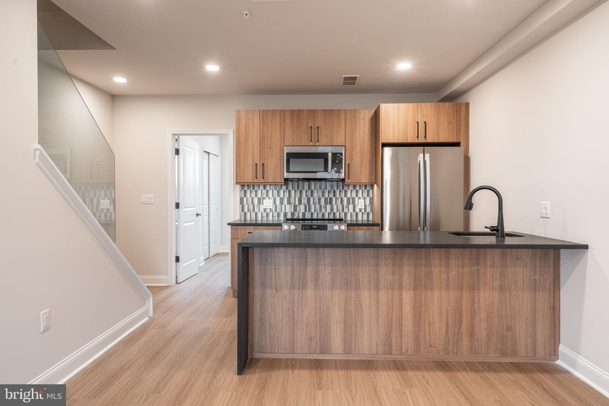 4090 LESLIE LANE A44