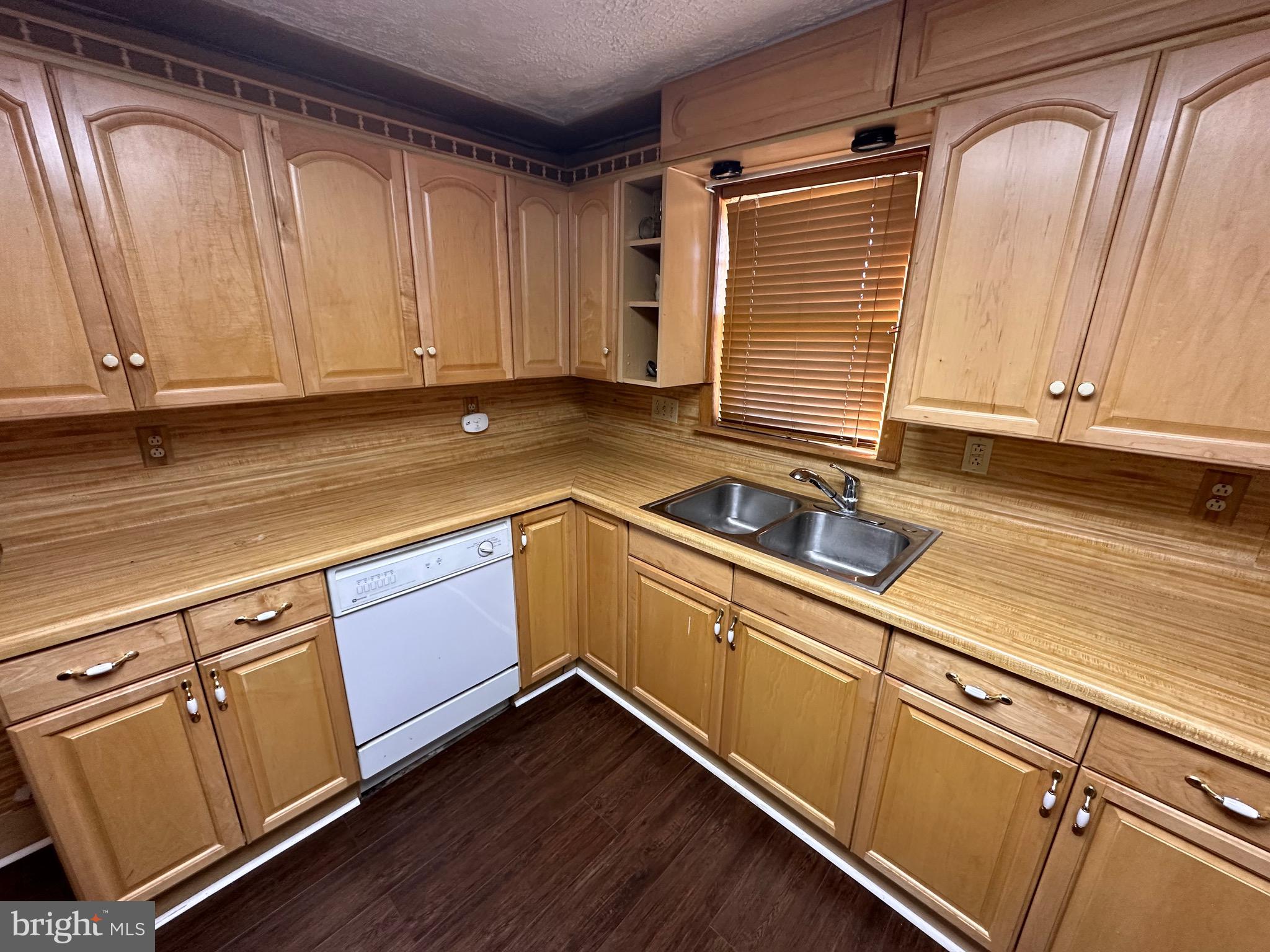 FUNKSTOWN - Residential Income