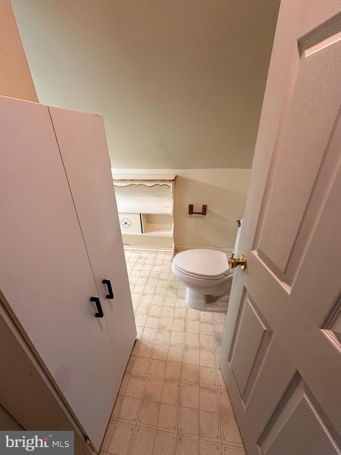 FUNKSTOWN - Residential Income