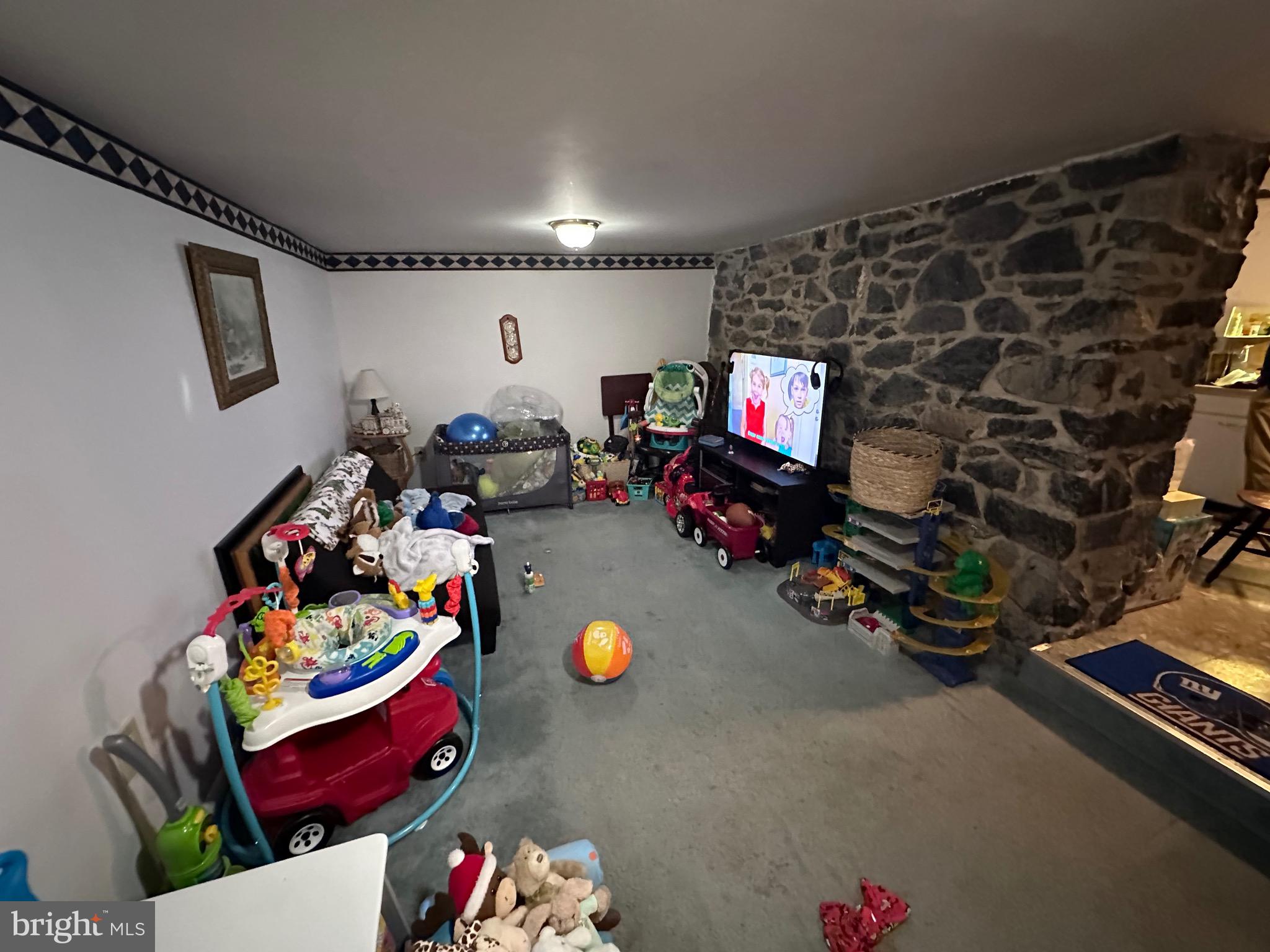 FUNKSTOWN - Residential Income