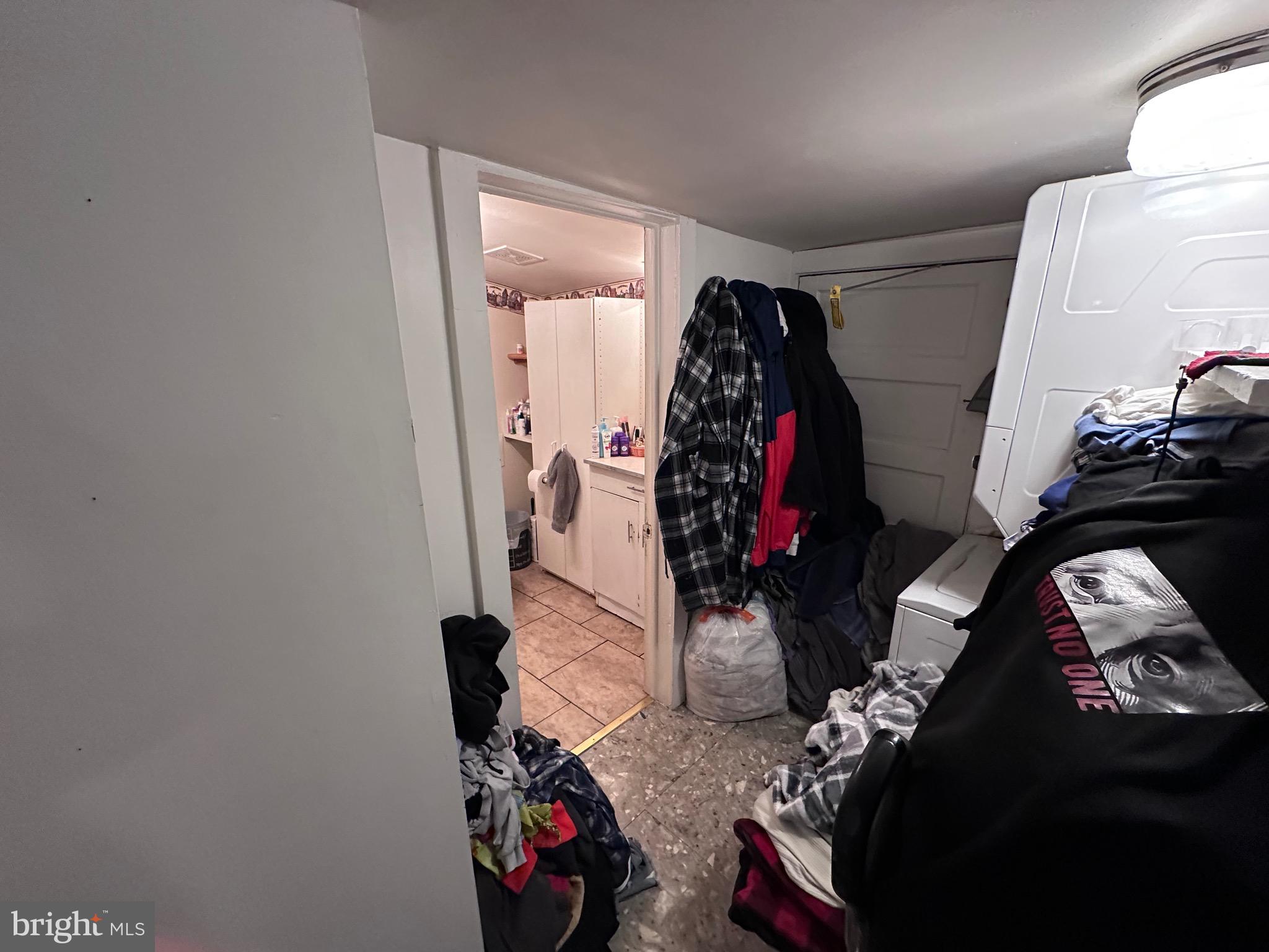 FUNKSTOWN - Residential Income