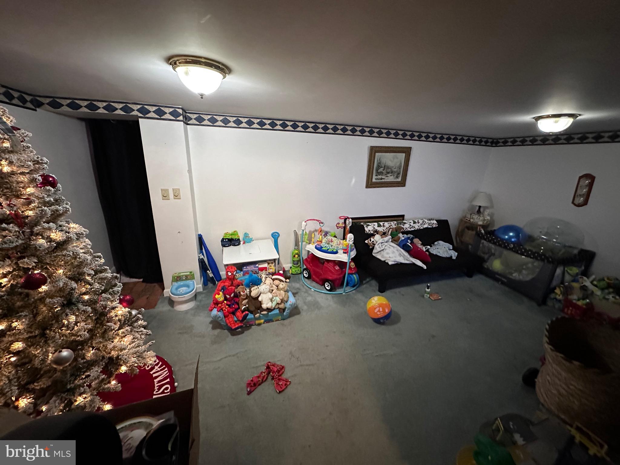 FUNKSTOWN - Residential Income