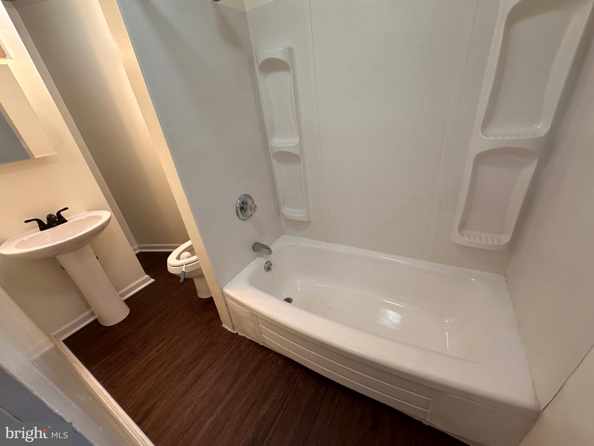 FUNKSTOWN - Residential Income