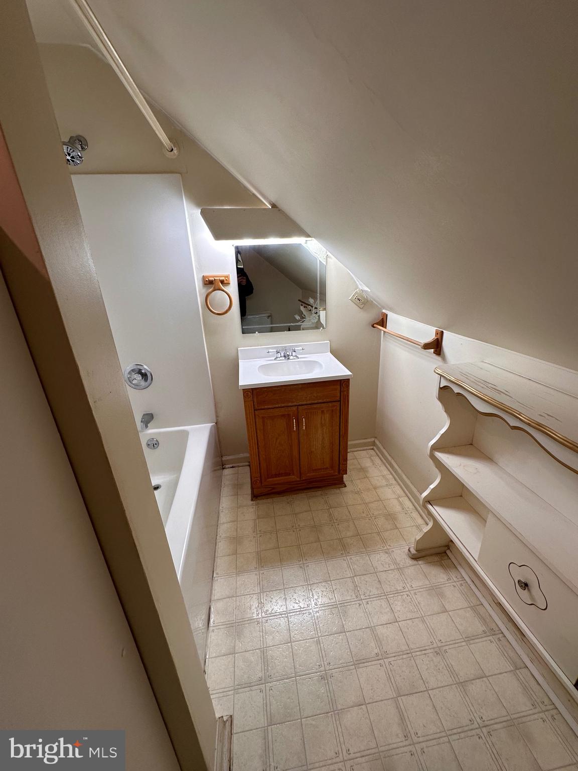 FUNKSTOWN - Residential Income