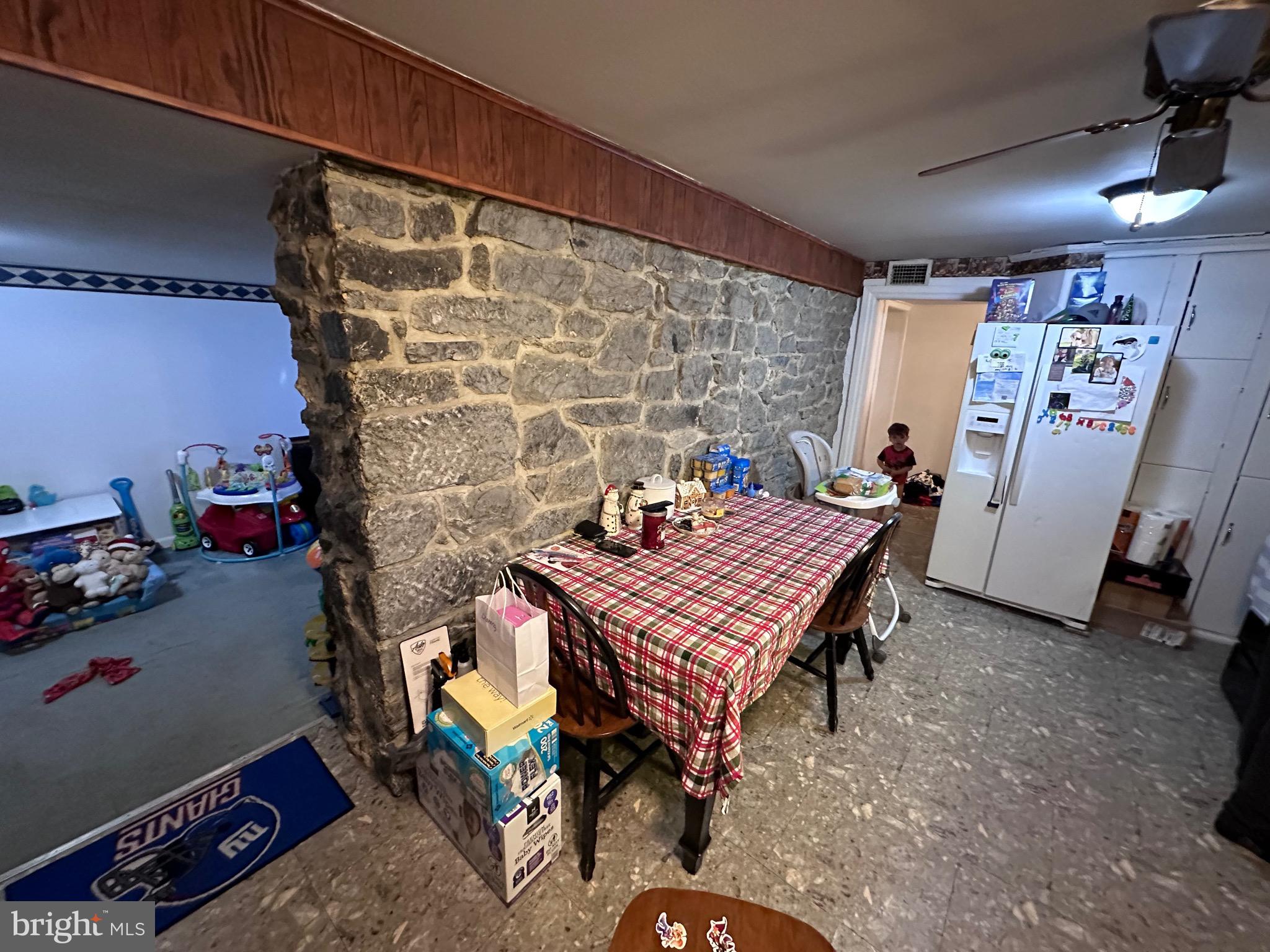 FUNKSTOWN - Residential Income