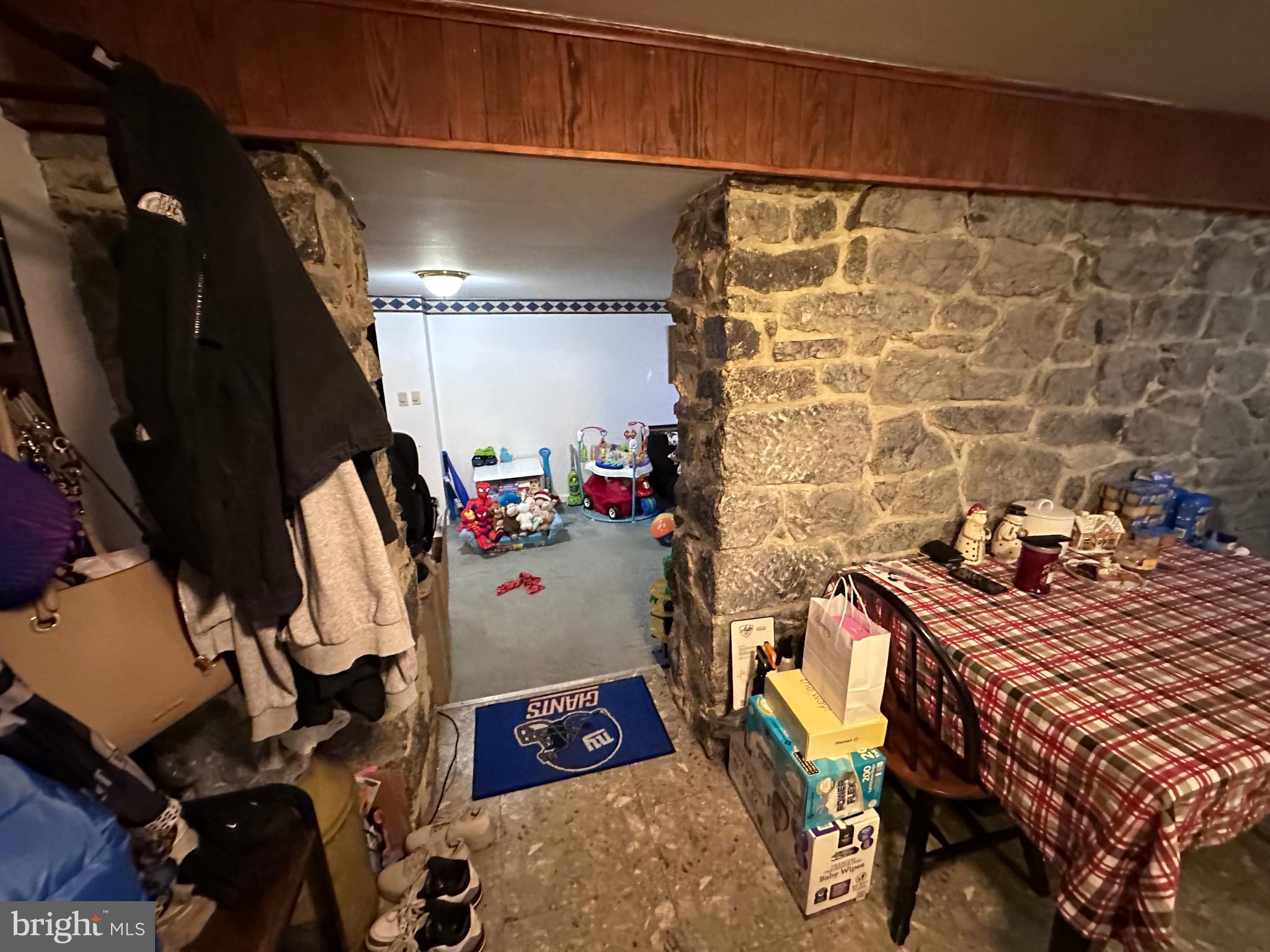 FUNKSTOWN - Residential Income