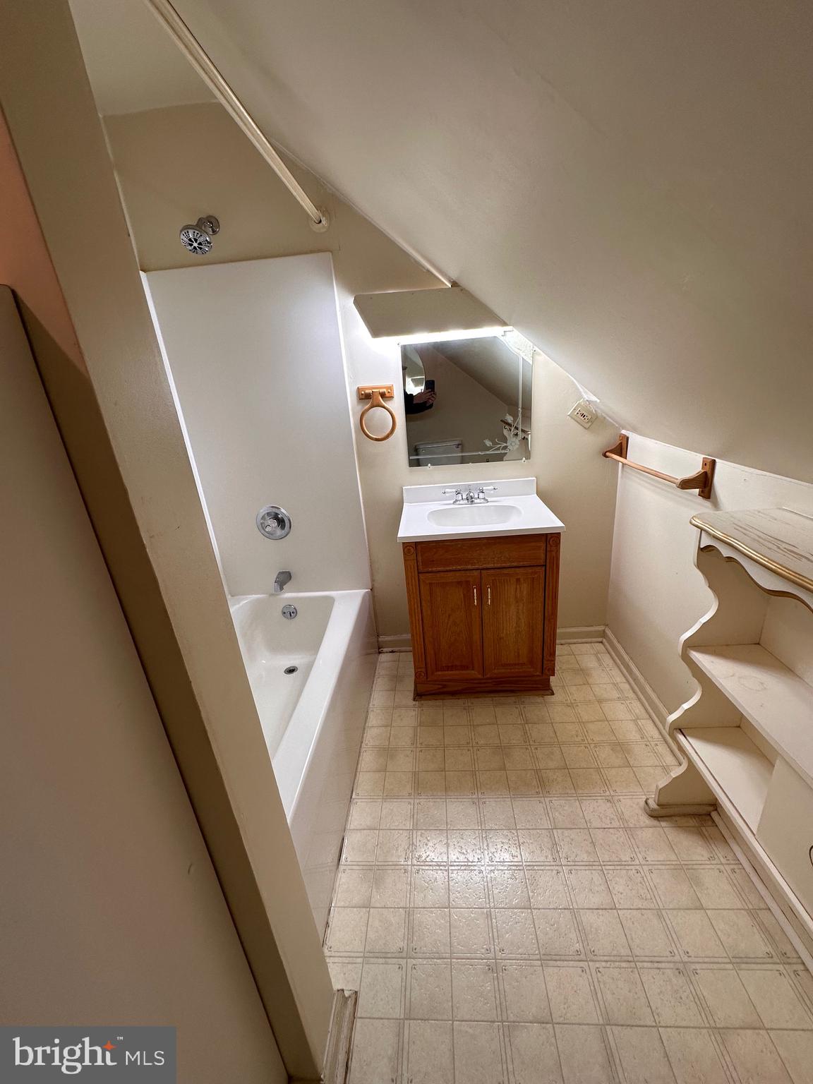 FUNKSTOWN - Residential Income