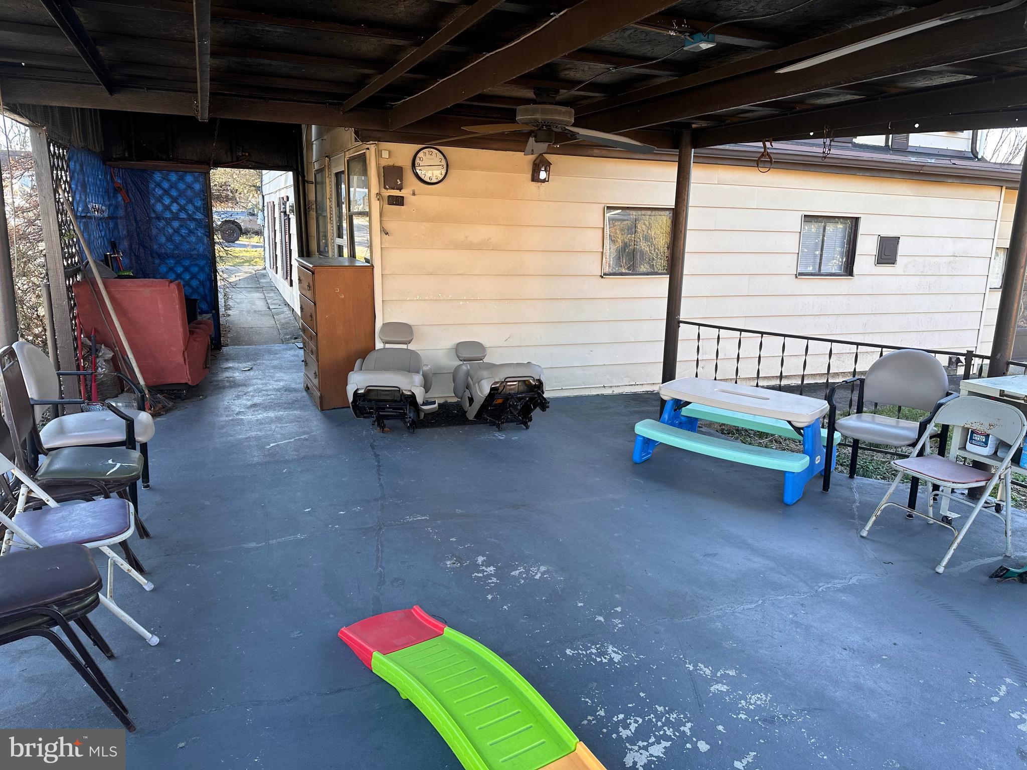 FUNKSTOWN - Residential Income