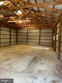 HOOT N HOLLOW - Residential Lease