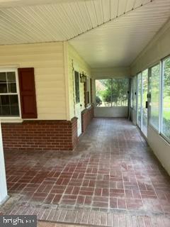 HOOT N HOLLOW - Residential Lease