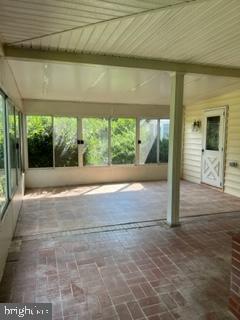 HOOT N HOLLOW - Residential Lease