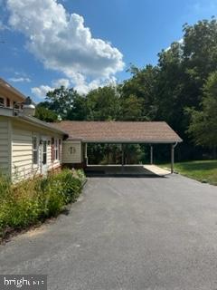 HOOT N HOLLOW - Residential Lease