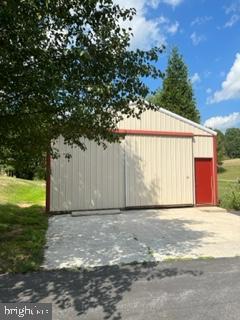 HOOT N HOLLOW - Residential Lease