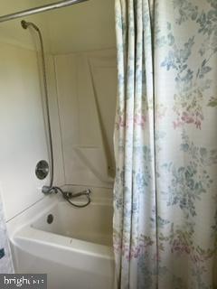 HOOT N HOLLOW - Residential Lease