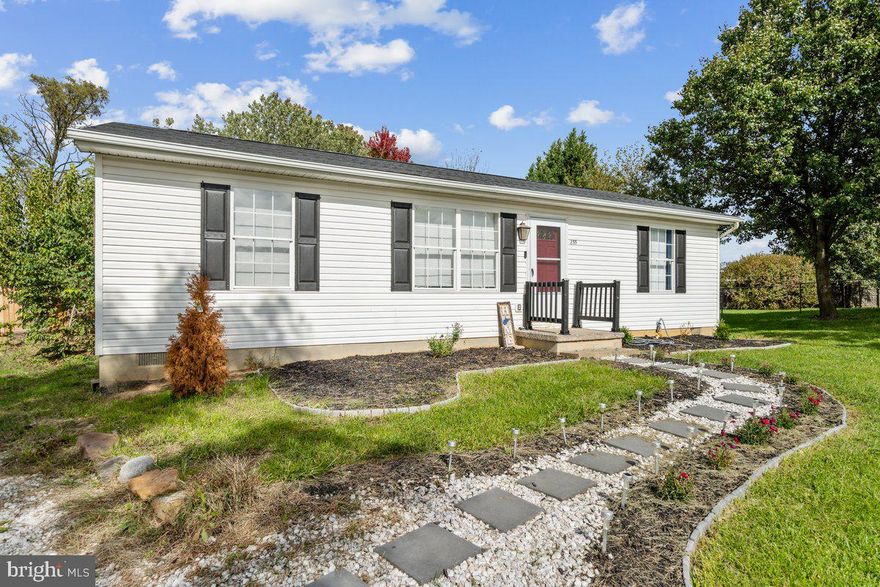 Wanting an affordable single family home? This is it! It has all the right stuff including the right price tag!!
Completely remodeled including new roof, new tiled shower in MBA, stainless steel appliances, HWH, carpet, paint and more!!! All this on the end of the cul-de-sac make this cute home something special for your family! Lucky you! You just got a second chance on this home as its back on market due to no fault of the sellers.