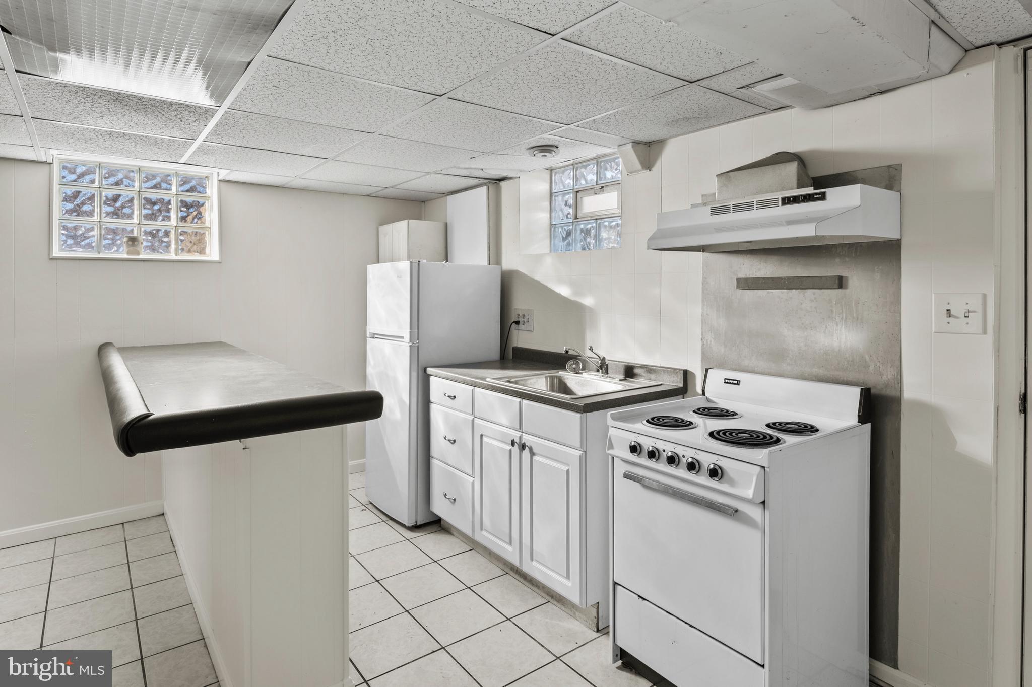 SHADY NOOK - Residential Lease