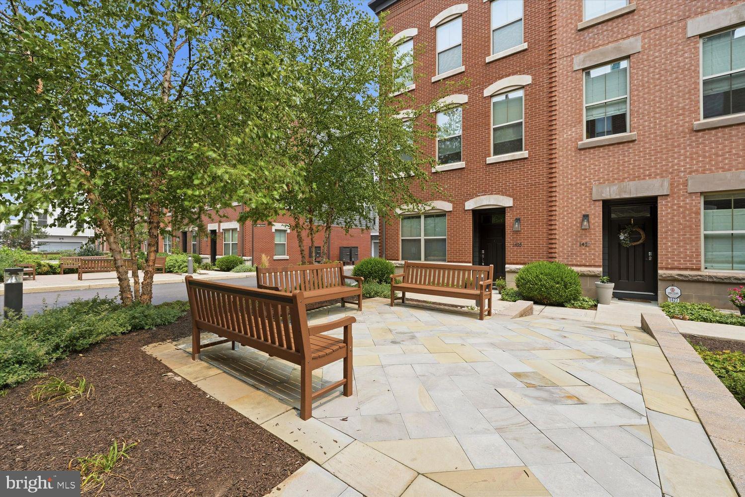 1428 S LEITHGOW TERRACE