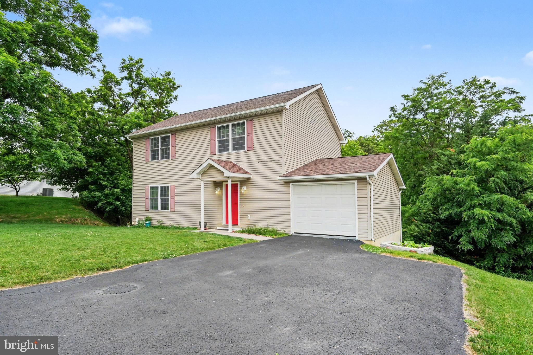 725 LINDENWOOD LANE