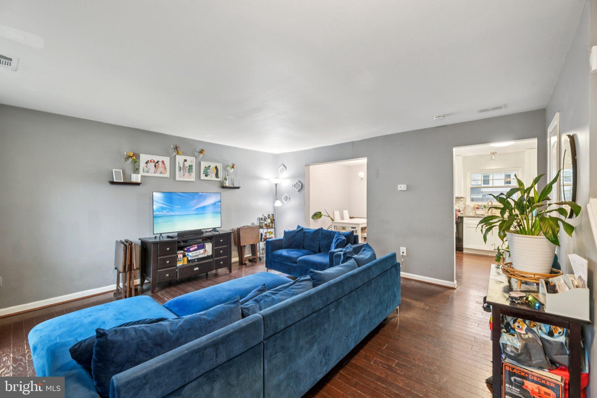 2263 PRINCE OF WALES COURT