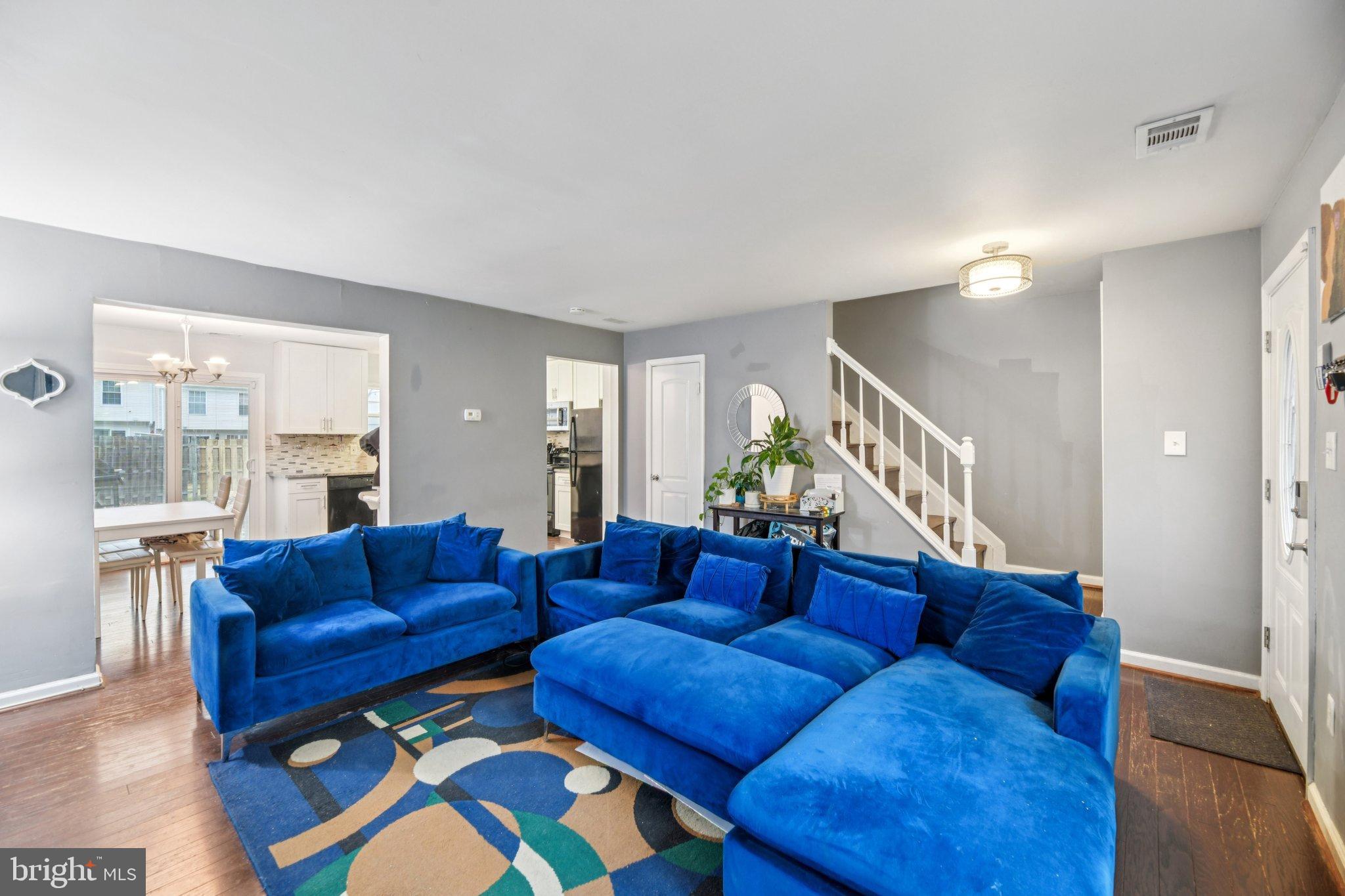 2263 PRINCE OF WALES COURT