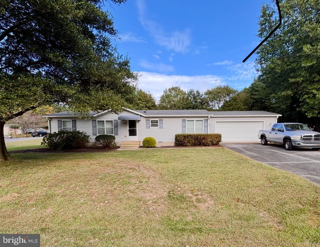 Photo of 229 W Holly Drive, LINCOLN, DE 19960 (MLS # DESU2098978)