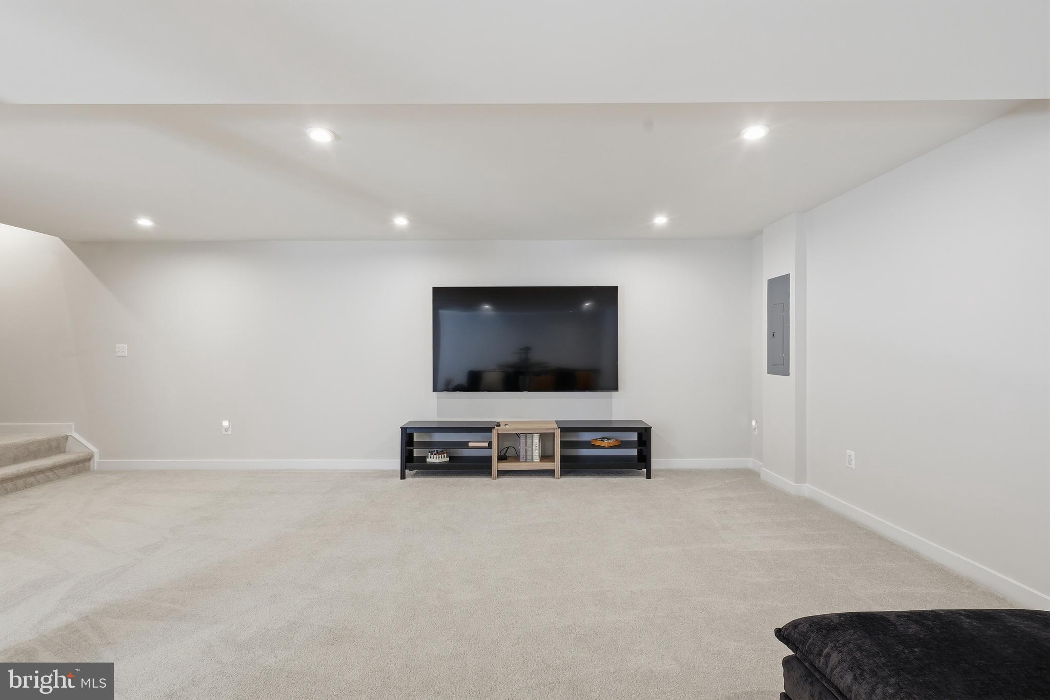 WOODBERRY MANOR - Residential