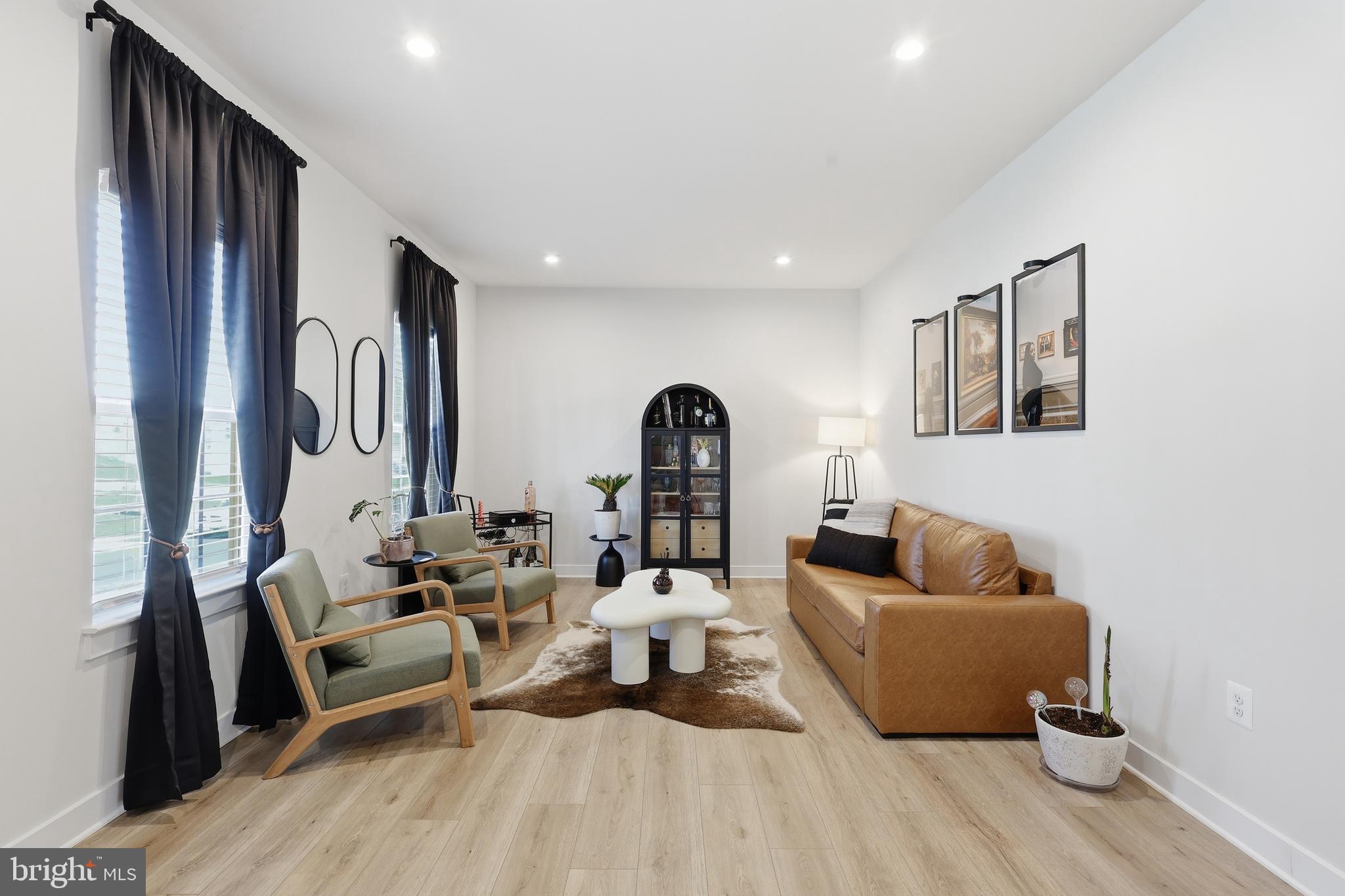 WOODBERRY MANOR - Residential