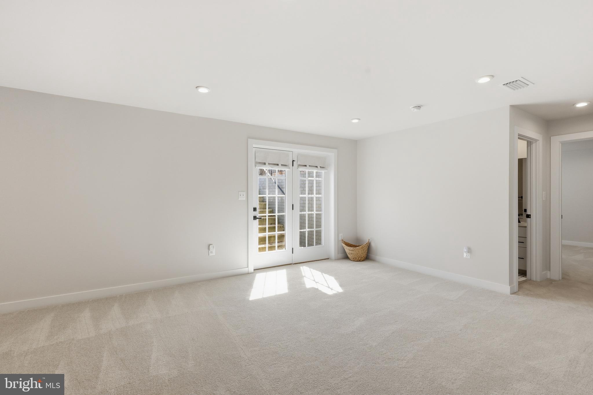 WOODBERRY MANOR - Residential