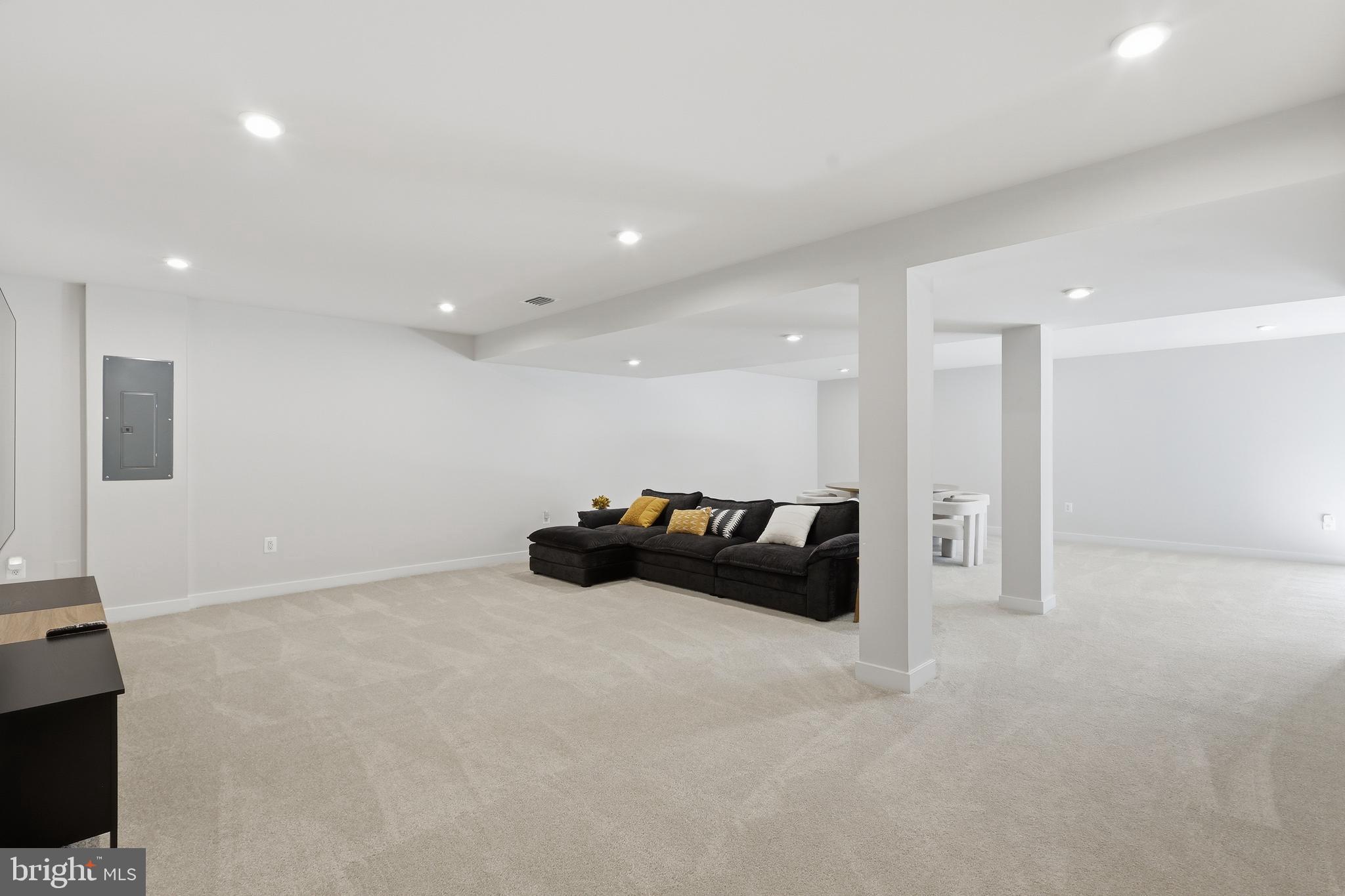 WOODBERRY MANOR - Residential