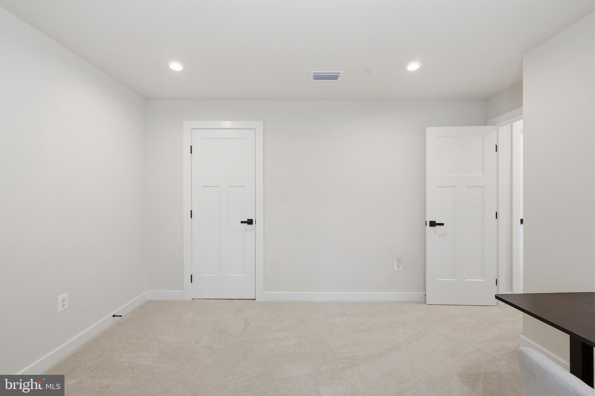 WOODBERRY MANOR - Residential