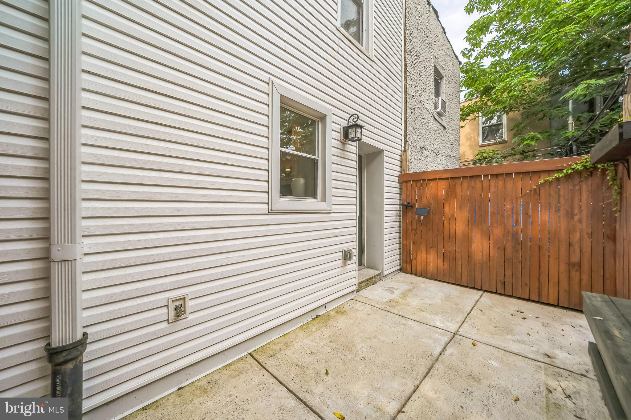 DICKINSON NARROWS - Residential