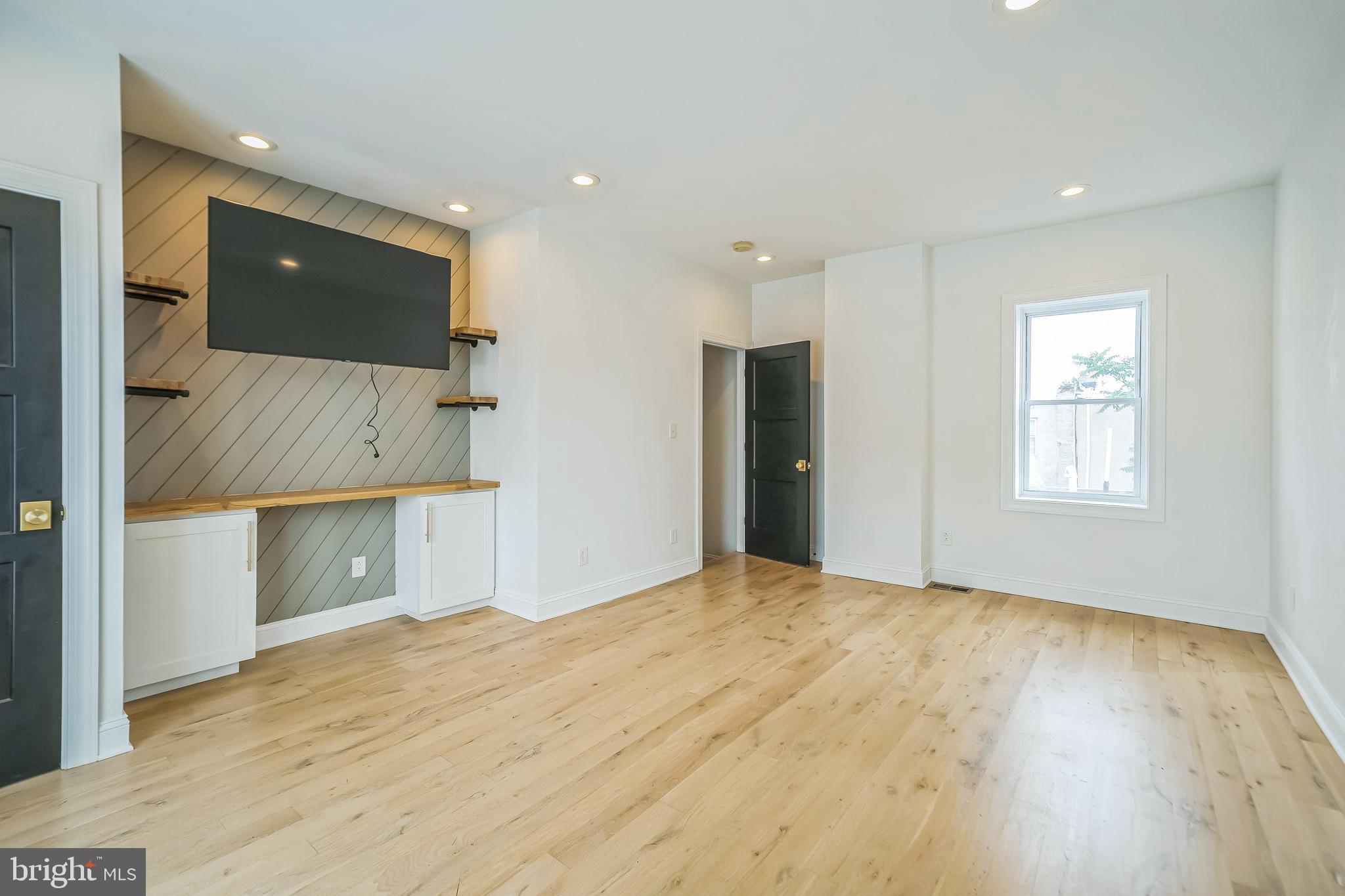 DICKINSON NARROWS - Residential