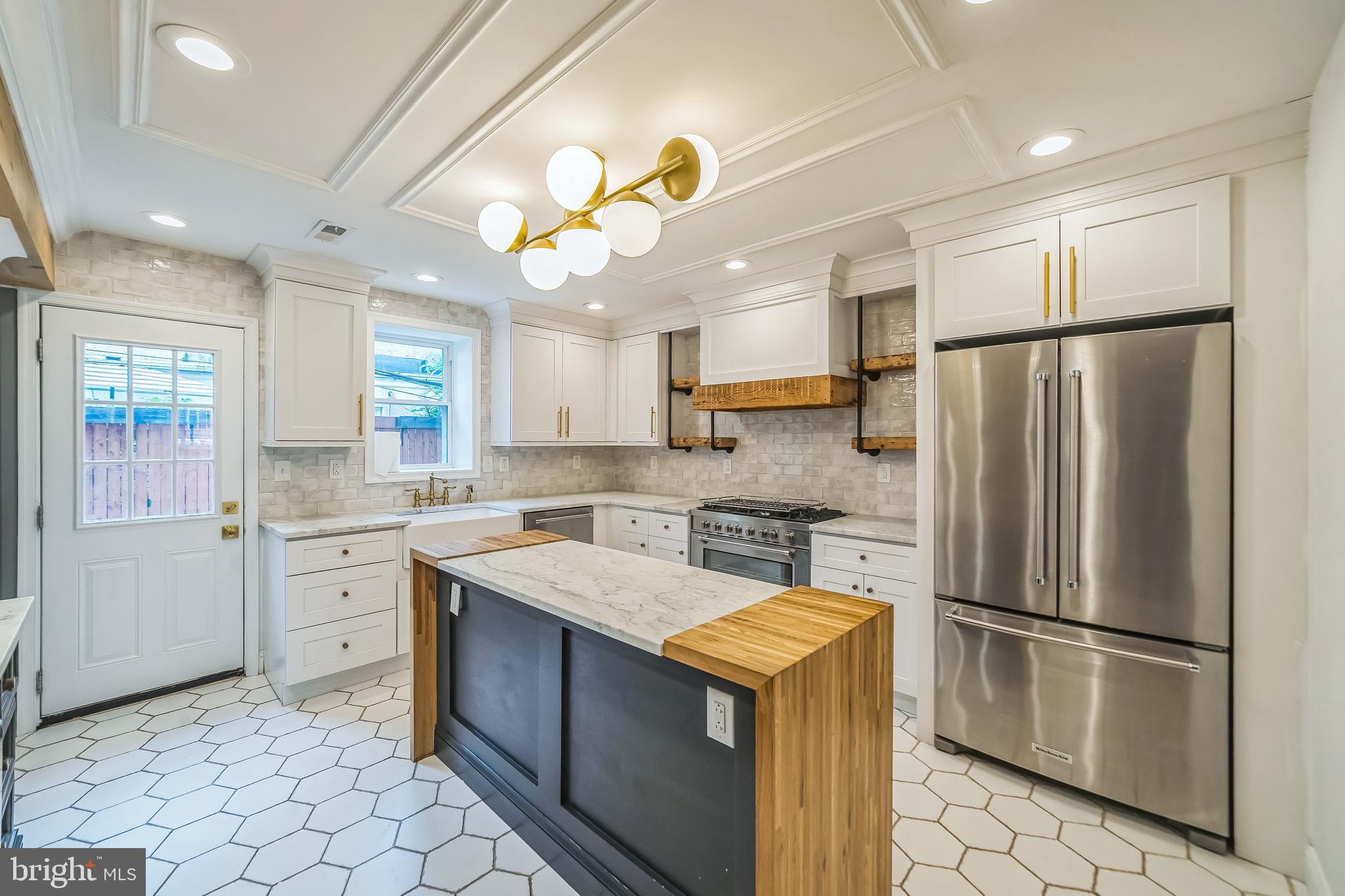 DICKINSON NARROWS - Residential